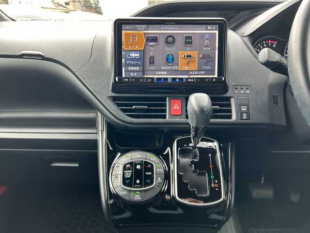 トヨタ ヴォクシー ZS 煌Ⅲ 富山県 2021(令3)年 7.2万km ブラック ４WD/アルパインフリップダウンモニター/アルパイン車種専用９インチメモリナビ/【フルセグＴＶ/CD/DVD/USB/HDMI/BT】/バックカメラ/社外デジタルインナーミラー/両側パワースライドドア/ウォークスルー/純正アルミホイール/純正フロアマット/エンジンスターター/ビルトインＥＴＣ/コーナーセンサー/LEDヘッドライト/オートハイビーム