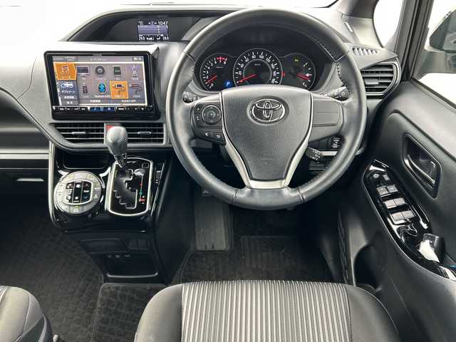 トヨタ ヴォクシー ZS 煌Ⅲ 富山県 2021(令3)年 7.2万km ブラック ４WD/アルパインフリップダウンモニター/アルパイン車種専用９インチメモリナビ/【フルセグＴＶ/CD/DVD/USB/HDMI/BT】/バックカメラ/社外デジタルインナーミラー/両側パワースライドドア/ウォークスルー/純正アルミホイール/純正フロアマット/エンジンスターター/ビルトインＥＴＣ/コーナーセンサー/LEDヘッドライト/オートハイビーム