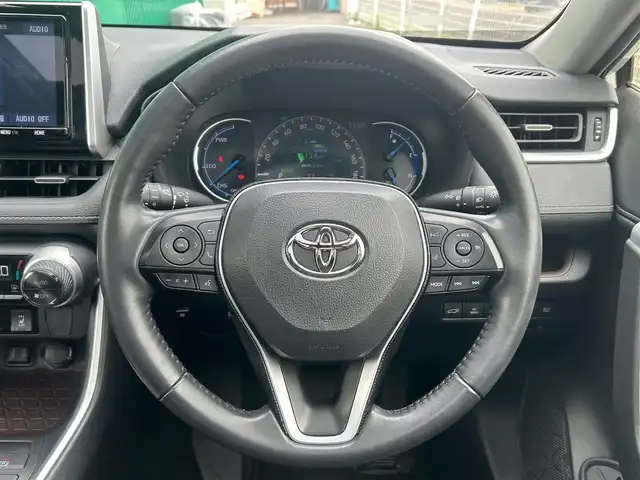 トヨタ ＲＡＶ４ ハイブリッドG 宮城県 2020(令2)年 4.6万km ホワイトパールクリスタルシャイン ワンオーナー　/純正９インチナビ　/・フルセグ/Bluetooth/HDMI/SD録画/CD/DVD/ボタン式TVキャンセラー付き/パノラマルーフ　/バックカメラ　/純正前後ドライブレコーダー　/ビルドインＥＴＣ　/トヨタセーフティセンス　/・プリクラッシュセーフティ/・レーントトレーシングアシストポート/・レーダークルーズコントロール/・オートマチックハイビーム/・ロードサインアシスト/インテリジェントクリアランスソナー/リアトラフィックオートブレーキ/ブラインドスポットモニター/ハンズフリーパワーバックドア　/ステアリングヒーター　/シートヒーター　/メモリ式パワーシート【運転席】/LEDヘッドライト/AC100V/スマートキー×２/保証書/取扱説明書/ナビ説明書