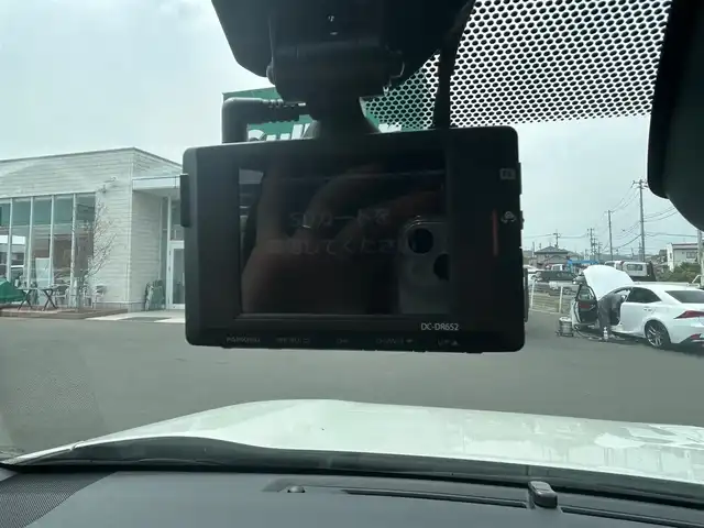 トヨタ ＲＡＶ４ ハイブリッドG 宮城県 2020(令2)年 4.6万km ホワイトパールクリスタルシャイン ワンオーナー　/純正９インチナビ　/・フルセグ/Bluetooth/HDMI/SD録画/CD/DVD/ボタン式TVキャンセラー付き/パノラマルーフ　/バックカメラ　/純正前後ドライブレコーダー　/ビルドインＥＴＣ　/トヨタセーフティセンス　/・プリクラッシュセーフティ/・レーントトレーシングアシストポート/・レーダークルーズコントロール/・オートマチックハイビーム/・ロードサインアシスト/インテリジェントクリアランスソナー/リアトラフィックオートブレーキ/ブラインドスポットモニター/ハンズフリーパワーバックドア　/ステアリングヒーター　/シートヒーター　/メモリ式パワーシート【運転席】/LEDヘッドライト/AC100V/スマートキー×２/保証書/取扱説明書/ナビ説明書
