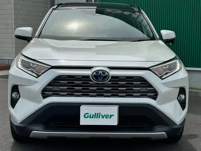 トヨタ ＲＡＶ４ ハイブリッドG 宮城県 2020(令2)年 4.6万km ホワイトパールクリスタルシャイン ワンオーナー　/純正９インチナビ　/・フルセグ/Bluetooth/HDMI/SD録画/CD/DVD/ボタン式TVキャンセラー付き/パノラマルーフ　/バックカメラ　/純正前後ドライブレコーダー　/ビルドインＥＴＣ　/トヨタセーフティセンス　/・プリクラッシュセーフティ/・レーントトレーシングアシストポート/・レーダークルーズコントロール/・オートマチックハイビーム/・ロードサインアシスト/インテリジェントクリアランスソナー/リアトラフィックオートブレーキ/ブラインドスポットモニター/ハンズフリーパワーバックドア　/ステアリングヒーター　/シートヒーター　/メモリ式パワーシート【運転席】/LEDヘッドライト/AC100V/スマートキー×２/保証書/取扱説明書/ナビ説明書