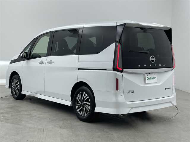 日産 セレナ e－パワー ハイウェイスター V 大分県 2025(令7)年 0.1万km未満 プリズムホワイト 登録済み未使用車/12.3インチNissanConnectナビゲーションシステム/（フルセグ/AppleCarPlay/AndroidAuto/USB/HDMI/Amazon Alexa搭載）/ハンズフリーオートスライドドア〈両側〉（挟み込み防止機構付） /ETC2.0ユニット（ビルトインタイプ）/アドバンスドドライブアシストディスプレイ/（12.3インチカラーディスプレイ）/統合型インターフェースディスプレイ/インテリジェント アラウンドビューモニター/プロパイロット（ナビリンク機能付）/インテリジェントルームミラー/インテリジェント エマージェンシーブレーキ/インテリジェント FCW（前方衝突予測警報）/インテリジェント LI（車線逸脱防止支援システム）/LDW（車線逸脱警報）/インテリジェント BSI（後側方衝突防止支援システム）BSW（後側方車両検知警報/RCTA（後退時車両検知警報）/ワイヤレス充電器/アダプティブLEDヘッドライトシステム/電動パーキングブレーキ/純正16インチAW/リアオートエアコン/リアサンシェード/充電用USBポート