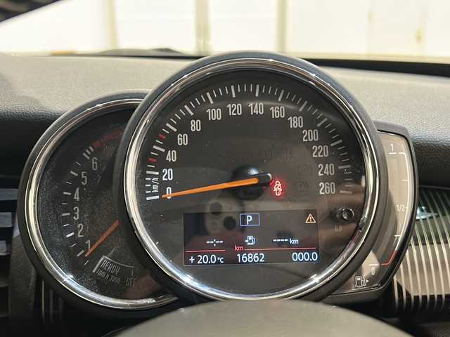 ＭＩＮＩ ミニ クーパー S 60イヤーズED 新潟県 2019(令1)年 1.7万km ブリティッシュレーシンググリーン 限定車”60イヤーズエディション”/-ボンネット・ストライプ/-サイド・スカットル/-ドア・シル・プレート/-インテリア・サーフェス/-ロゴ・プロジェクション/-17インチアロイ・ホイール/-ペッパー・ホワイト・ルーフ & ミラー・キャップ/-シート・ヒーター（フロント／左右）/-MINI Yours レザー　ラウンジ　ダーク・マロン/-MINI Yours スポーツ・レザー・ステアリング/-CAMERA & PARKING ASSIST パッケージ/-PEPPER パッケージ/-LED LIGHT パッケージ/-オンボード・コンピューター/-クルーズ・コントロール/-MINI ドライビング・モード/-スポーツAT（パドル・シフト付）/純正HDDナビ/ETC/インテリジェントセーフティ/LEDヘッドライト/アイドリングストップ