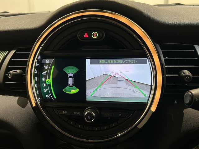 ＭＩＮＩ ミニ クーパー S 60イヤーズED 新潟県 2019(令1)年 1.7万km ブリティッシュレーシンググリーン 限定車”60イヤーズエディション”/-ボンネット・ストライプ/-サイド・スカットル/-ドア・シル・プレート/-インテリア・サーフェス/-ロゴ・プロジェクション/-17インチアロイ・ホイール/-ペッパー・ホワイト・ルーフ & ミラー・キャップ/-シート・ヒーター（フロント／左右）/-MINI Yours レザー　ラウンジ　ダーク・マロン/-MINI Yours スポーツ・レザー・ステアリング/-CAMERA & PARKING ASSIST パッケージ/-PEPPER パッケージ/-LED LIGHT パッケージ/-オンボード・コンピューター/-クルーズ・コントロール/-MINI ドライビング・モード/-スポーツAT（パドル・シフト付）/純正HDDナビ/ETC/インテリジェントセーフティ/LEDヘッドライト/アイドリングストップ