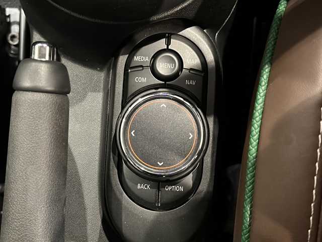 ＭＩＮＩ ミニ クーパー S 60イヤーズED 新潟県 2019(令1)年 1.7万km ブリティッシュレーシンググリーン 限定車”60イヤーズエディション”/-ボンネット・ストライプ/-サイド・スカットル/-ドア・シル・プレート/-インテリア・サーフェス/-ロゴ・プロジェクション/-17インチアロイ・ホイール/-ペッパー・ホワイト・ルーフ & ミラー・キャップ/-シート・ヒーター（フロント／左右）/-MINI Yours レザー　ラウンジ　ダーク・マロン/-MINI Yours スポーツ・レザー・ステアリング/-CAMERA & PARKING ASSIST パッケージ/-PEPPER パッケージ/-LED LIGHT パッケージ/-オンボード・コンピューター/-クルーズ・コントロール/-MINI ドライビング・モード/-スポーツAT（パドル・シフト付）/純正HDDナビ/ETC/インテリジェントセーフティ/LEDヘッドライト/アイドリングストップ