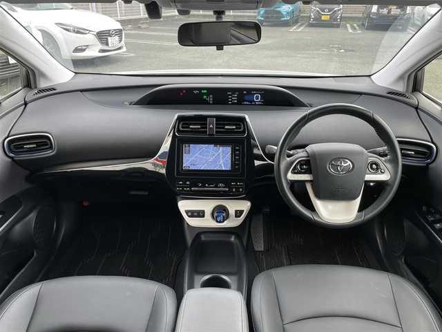 トヨタ プリウス S ツーリングセレクション 熊本県 2016(平28)年 5.1万km ホワイトパールクリスタルシャイン ワンオーナー/プッシュスタート/純正ナビ/（CD・DVD・フルセグTV・BTオーディオ・SD）/バックカメラ/ビルトインETC/ドライブレコーダー/純正17インチAW/合皮シート/前席シートヒーター/LEDヘッドライト/オートライト/純正フロアマット/純正ドアバイザー/新車保証書/取扱説明書/スマートスペアキー×1本