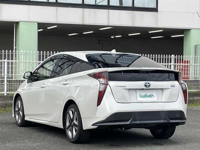 トヨタ プリウス S ツーリングセレクション 熊本県 2016(平28)年 5.1万km ホワイトパールクリスタルシャイン ワンオーナー/プッシュスタート/純正ナビ/（CD・DVD・フルセグTV・BTオーディオ・SD）/バックカメラ/ビルトインETC/ドライブレコーダー/純正17インチAW/合皮シート/前席シートヒーター/LEDヘッドライト/オートライト/純正フロアマット/純正ドアバイザー/新車保証書/取扱説明書/スマートスペアキー×1本