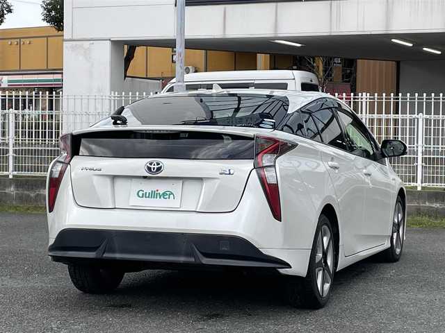 トヨタ プリウス S ツーリングセレクション 熊本県 2016(平28)年 5.1万km ホワイトパールクリスタルシャイン ワンオーナー/プッシュスタート/純正ナビ/（CD・DVD・フルセグTV・BTオーディオ・SD）/バックカメラ/ビルトインETC/ドライブレコーダー/純正17インチAW/合皮シート/前席シートヒーター/LEDヘッドライト/オートライト/純正フロアマット/純正ドアバイザー/新車保証書/取扱説明書/スマートスペアキー×1本