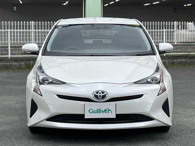 トヨタ プリウス S ツーリングセレクション 熊本県 2016(平28)年 5.1万km ホワイトパールクリスタルシャイン ワンオーナー/プッシュスタート/純正ナビ/（CD・DVD・フルセグTV・BTオーディオ・SD）/バックカメラ/ビルトインETC/ドライブレコーダー/純正17インチAW/合皮シート/前席シートヒーター/LEDヘッドライト/オートライト/純正フロアマット/純正ドアバイザー/新車保証書/取扱説明書/スマートスペアキー×1本