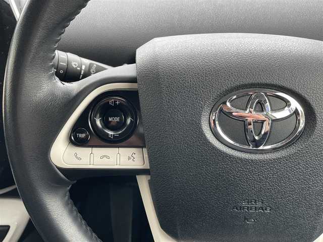 トヨタ プリウス S ツーリングセレクション 熊本県 2016(平28)年 5.1万km ホワイトパールクリスタルシャイン ワンオーナー/プッシュスタート/純正ナビ/（CD・DVD・フルセグTV・BTオーディオ・SD）/バックカメラ/ビルトインETC/ドライブレコーダー/純正17インチAW/合皮シート/前席シートヒーター/LEDヘッドライト/オートライト/純正フロアマット/純正ドアバイザー/新車保証書/取扱説明書/スマートスペアキー×1本