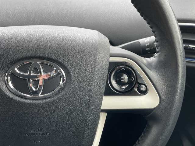 トヨタ プリウス S ツーリングセレクション 熊本県 2016(平28)年 5.1万km ホワイトパールクリスタルシャイン ワンオーナー/プッシュスタート/純正ナビ/（CD・DVD・フルセグTV・BTオーディオ・SD）/バックカメラ/ビルトインETC/ドライブレコーダー/純正17インチAW/合皮シート/前席シートヒーター/LEDヘッドライト/オートライト/純正フロアマット/純正ドアバイザー/新車保証書/取扱説明書/スマートスペアキー×1本