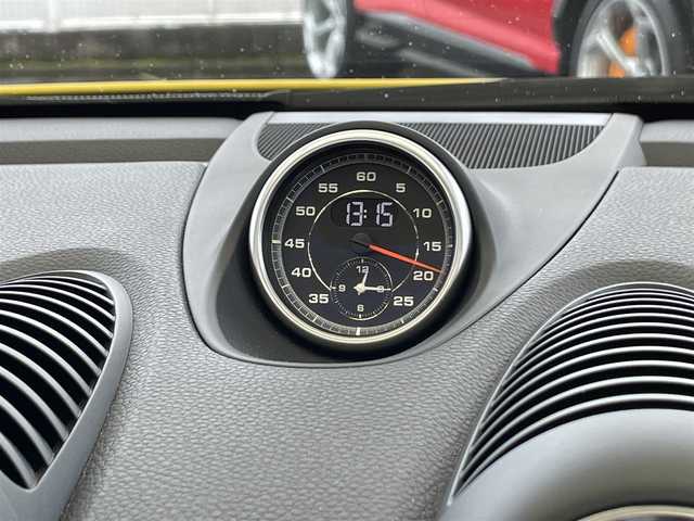ポルシェ ７１８ボクスター 神奈川県 2016(平28)年 3.8万km 黄 スポーツクロノパッケージ/純正19インチボクスターSホイール/PASM/LEDヘッドライト/2トーンレザーインテリア/BOSEサウンドシステム/ロールオーバーボディー同色ペイント仕上げ/GTスポーツステアリング/ボディ同色ペイントヘッドライトクリーニングカバー/カーボンサイドキッキングプレート/グレートップウィンドウスクリーン/純正メモリーナビ/純正CD/DVD/USB/BT再生/ビルトインETC(DSRC)/ドライブレコーダー/ポルシェエントリー／ドライブシステム/パドルシフト/オートエアコン/シートヒーター/電格ドアミラー/保証書・取説あり