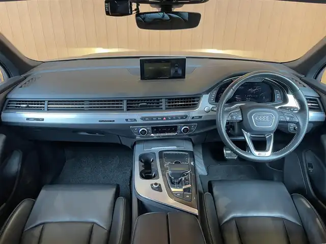 アウディ Ｑ７ 3．0TFSI クワトロ 愛知県 2018(平30)年 3.3万km ベージュ Ｓｌｉｎｅ　/サンルーフ　/黒革シート　/シートヒーター　/純正ナビ　/フルセグＴＶ　/３６０カメラ　/アダプティブエアサス　/ＡＣＣ　/ブラインドスポット　/レーンキープ　/７シーターパッケージ　/純正１８インチアルミ　/パドルシフト　/シートメモリ　