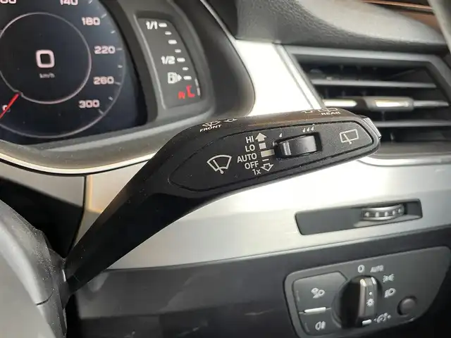 アウディ Ｑ７ 3．0TFSI クワトロ 愛知県 2018(平30)年 3.3万km ベージュ Ｓｌｉｎｅ　/サンルーフ　/黒革シート　/シートヒーター　/純正ナビ　/フルセグＴＶ　/３６０カメラ　/アダプティブエアサス　/ＡＣＣ　/ブラインドスポット　/レーンキープ　/７シーターパッケージ　/純正１８インチアルミ　/パドルシフト　/シートメモリ　