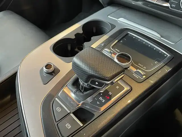 アウディ Ｑ７ 3．0TFSI クワトロ 愛知県 2018(平30)年 3.3万km ベージュ Ｓｌｉｎｅ　/サンルーフ　/黒革シート　/シートヒーター　/純正ナビ　/フルセグＴＶ　/３６０カメラ　/アダプティブエアサス　/ＡＣＣ　/ブラインドスポット　/レーンキープ　/７シーターパッケージ　/純正１８インチアルミ　/パドルシフト　/シートメモリ　