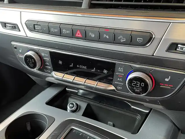 アウディ Ｑ７ 3．0TFSI クワトロ 愛知県 2018(平30)年 3.3万km ベージュ Ｓｌｉｎｅ　/サンルーフ　/黒革シート　/シートヒーター　/純正ナビ　/フルセグＴＶ　/３６０カメラ　/アダプティブエアサス　/ＡＣＣ　/ブラインドスポット　/レーンキープ　/７シーターパッケージ　/純正１８インチアルミ　/パドルシフト　/シートメモリ　