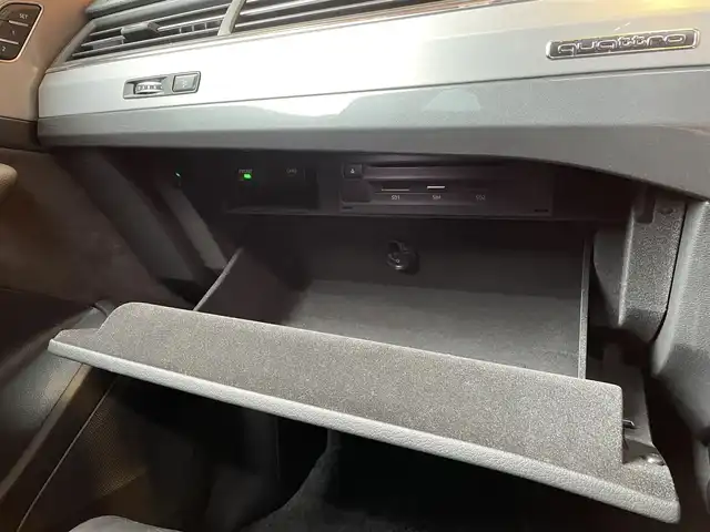 アウディ Ｑ７ 3．0TFSI クワトロ 愛知県 2018(平30)年 3.3万km ベージュ Ｓｌｉｎｅ　/サンルーフ　/黒革シート　/シートヒーター　/純正ナビ　/フルセグＴＶ　/３６０カメラ　/アダプティブエアサス　/ＡＣＣ　/ブラインドスポット　/レーンキープ　/７シーターパッケージ　/純正１８インチアルミ　/パドルシフト　/シートメモリ　