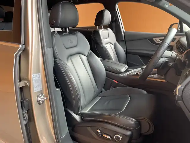 アウディ Ｑ７ 3．0TFSI クワトロ 愛知県 2018(平30)年 3.3万km ベージュ Ｓｌｉｎｅ　/サンルーフ　/黒革シート　/シートヒーター　/純正ナビ　/フルセグＴＶ　/３６０カメラ　/アダプティブエアサス　/ＡＣＣ　/ブラインドスポット　/レーンキープ　/７シーターパッケージ　/純正１８インチアルミ　/パドルシフト　/シートメモリ　