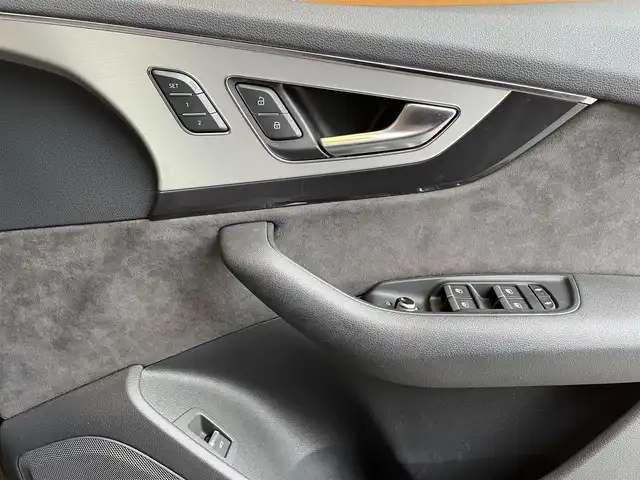 アウディ Ｑ７ 3．0TFSI クワトロ 愛知県 2018(平30)年 3.3万km ベージュ Ｓｌｉｎｅ　/サンルーフ　/黒革シート　/シートヒーター　/純正ナビ　/フルセグＴＶ　/３６０カメラ　/アダプティブエアサス　/ＡＣＣ　/ブラインドスポット　/レーンキープ　/７シーターパッケージ　/純正１８インチアルミ　/パドルシフト　/シートメモリ　