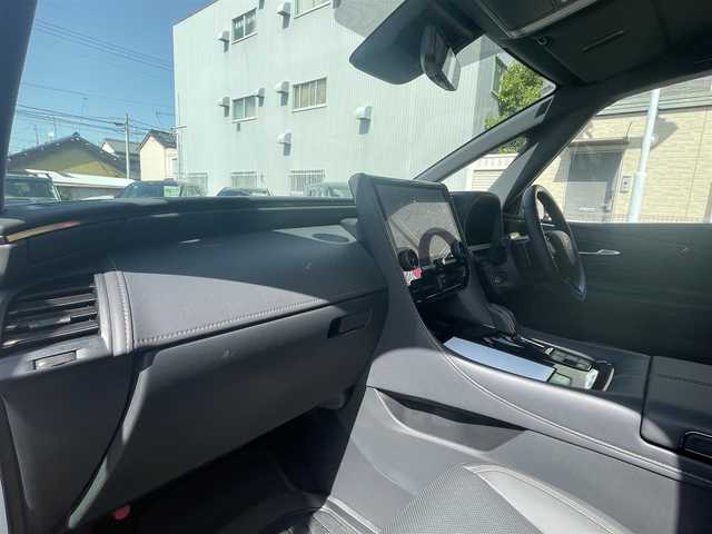 トヨタ アルファードハイブリット Z 愛知県 2025(令7)年 0.2万km プラチナホワイトパールマイカ ワンオーナー/左右独立パノラマルーフ＆電動シェード〈MOP〉/ユニバーサルステップ〈MOP〉/TOYOTAチームメイト〈MOP〉/・アドパンストパーク/・パーキングサポートブレーキ/・アドバンストドライブ/・フロントクロストラフィックアラート/・レーンチェンジアシスト/・ドライバーモニターカメラ/・パドルシフト/両側パワースライドドア/パワーバックドア/14インチディスプレイオーディオプラス/・車載ナビ／Bluetooth／HDMI/・地デジTV／Miracast/アラウンドビューカメラ/黒合皮シート/前席パワーシート/前席2列目シートヒーター＆ベンチレーション/2列目エグゼクティブパワーシート/デジタルインナーミラー/3眼LEDヘッドライト/フォグランプ/置くだけ充電/ビルトインETC2.0/TOYOTA Safety Sense/・プリクラッシュセーフティ/・レーントレーシングアシスト/・レーンディパーチャーアラート/・レーダークルーズコントロール/・アダプティブハイビーム/ブラインドスポットモニター/純正18インチAW