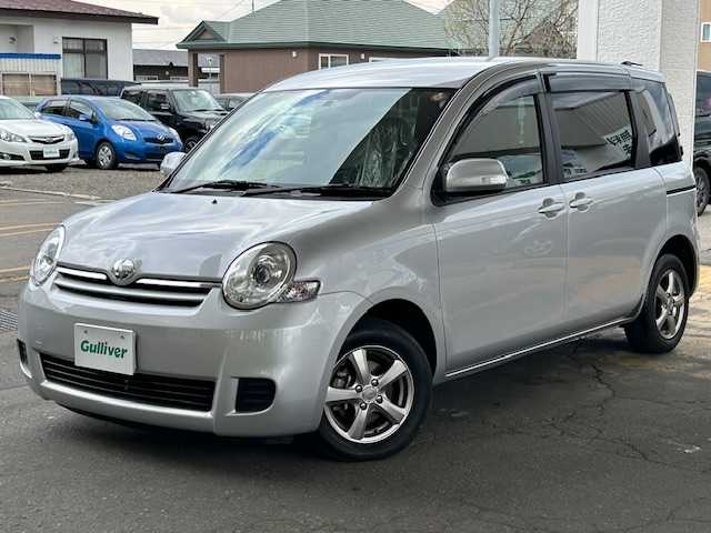 トヨタ シエンタ X Lパッケージ 道東・釧路十勝 2014(平26)年 2.8万km シルバーM ワンオーナー/寒冷地仕様/純正メモリーナビ/  (CD/ワンセグTV/Bluetooth)/バックカメラ/片側パワースライドドア/ウィンカーミラー/電動格納ミラー/運転席シートリフター/純正ドアバイザー/純正フロアマット/純正ドライブレコーダー/社外エンジンスターター/リモコンキー/スペアキー/リア五面フィルム施工/ディーラー記録簿 H29/R1/3/5/フロントワイパーデアイサー/取扱説明書/保証書/ナビ取説/社外14インチアルミホイール/夏タイヤ積込/  (175/70R14、2mm)