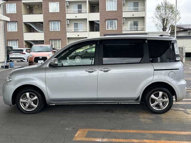 トヨタ シエンタ X Lパッケージ 道東・釧路十勝 2014(平26)年 2.8万km シルバーM ワンオーナー/寒冷地仕様/純正メモリーナビ/  (CD/ワンセグTV/Bluetooth)/バックカメラ/片側パワースライドドア/ウィンカーミラー/電動格納ミラー/運転席シートリフター/純正ドアバイザー/純正フロアマット/純正ドライブレコーダー/社外エンジンスターター/リモコンキー/スペアキー/リア五面フィルム施工/ディーラー記録簿 H29/R1/3/5/フロントワイパーデアイサー/取扱説明書/保証書/ナビ取説/社外14インチアルミホイール/夏タイヤ積込/  (175/70R14、2mm)