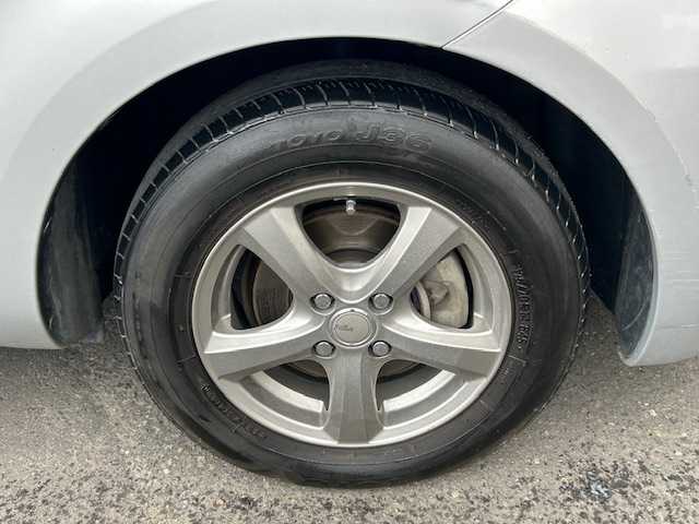 トヨタ シエンタ X Lパッケージ 道東・釧路十勝 2014(平26)年 2.8万km シルバーM ワンオーナー/寒冷地仕様/純正メモリーナビ/  (CD/ワンセグTV/Bluetooth)/バックカメラ/片側パワースライドドア/ウィンカーミラー/電動格納ミラー/運転席シートリフター/純正ドアバイザー/純正フロアマット/純正ドライブレコーダー/社外エンジンスターター/リモコンキー/スペアキー/リア五面フィルム施工/ディーラー記録簿 H29/R1/3/5/フロントワイパーデアイサー/取扱説明書/保証書/ナビ取説/社外14インチアルミホイール/夏タイヤ積込/  (175/70R14、2mm)