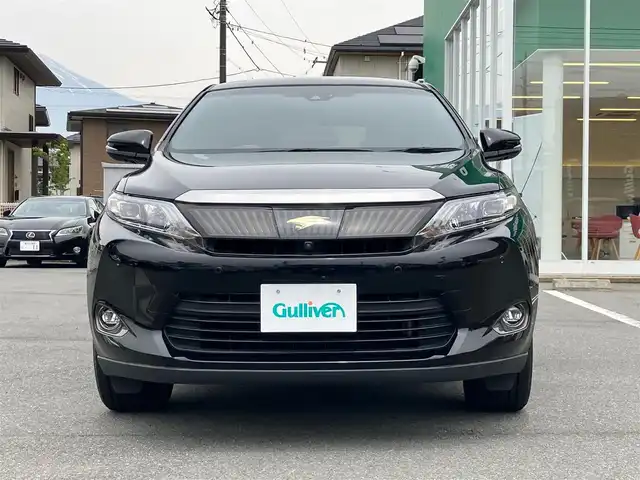トヨタ ハリアー プレミアム アドバンスドP 静岡県 2016(平28)年 6.1万km ブラック エンジンスタートボタン/スマートキー/スペアキー１本/アイドリングストップ/パワーステアリング/パワーウィンドウ/MTモード付AT/オートエアコン/クルーズコントロール/保証書/取扱説明書/USB入力端子/純正ETC/純正メモリナビ（CD.DVD.BT.フルセグ）/純正フロアマット/純正アルミホイール/全方位カメラ/電動リアゲート/D席パワーシート/ABS/横滑り防止装置/コーナーセンサー前後/レーンキープアシスト/オートライト/オートマチックハイビーム/LEDライト/W+サイドエアバック/衝突軽減システム/JBL