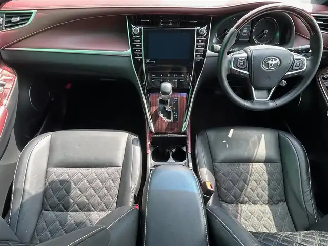 トヨタ ハリアー プレミアム アドバンスドP 静岡県 2016(平28)年 6.1万km ブラック エンジンスタートボタン/スマートキー/スペアキー１本/アイドリングストップ/パワーステアリング/パワーウィンドウ/MTモード付AT/オートエアコン/クルーズコントロール/保証書/取扱説明書/USB入力端子/純正ETC/純正メモリナビ（CD.DVD.BT.フルセグ）/純正フロアマット/純正アルミホイール/全方位カメラ/電動リアゲート/D席パワーシート/ABS/横滑り防止装置/コーナーセンサー前後/レーンキープアシスト/オートライト/オートマチックハイビーム/LEDライト/W+サイドエアバック/衝突軽減システム/JBL