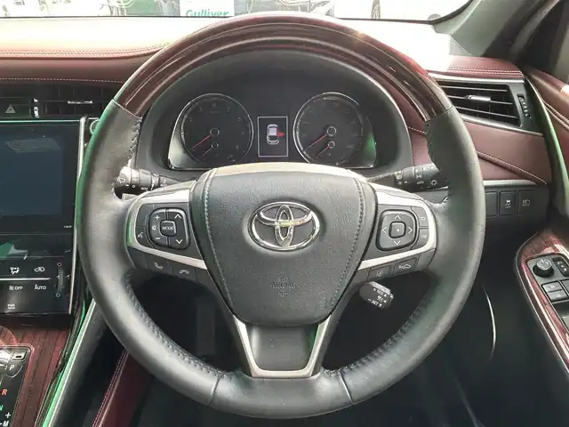 トヨタ ハリアー プレミアム アドバンスドP 静岡県 2016(平28)年 6.1万km ブラック エンジンスタートボタン/スマートキー/スペアキー１本/アイドリングストップ/パワーステアリング/パワーウィンドウ/MTモード付AT/オートエアコン/クルーズコントロール/保証書/取扱説明書/USB入力端子/純正ETC/純正メモリナビ（CD.DVD.BT.フルセグ）/純正フロアマット/純正アルミホイール/全方位カメラ/電動リアゲート/D席パワーシート/ABS/横滑り防止装置/コーナーセンサー前後/レーンキープアシスト/オートライト/オートマチックハイビーム/LEDライト/W+サイドエアバック/衝突軽減システム/JBL