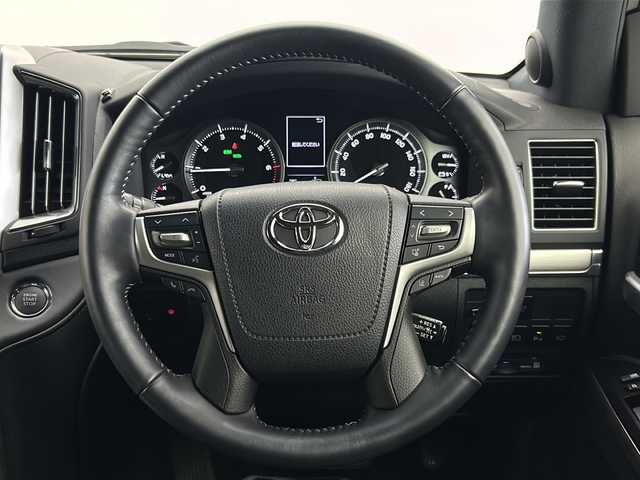 トヨタ ランドクルーザー ZX G－フロンティア 宮城県 2016(平28)年 0.6万km ホワイトパールクリスタルシャイン ４ＷＤ　/サンルーフ　/純正９インチナビ(CD/DVD/BT/フルセグTV/HDMI)/リヤシートエンターテインメント/WALDエアロ/2本出マフラー/ルーフレール/クールボックス　/バックカメラ　/前後コーナーセンサー　/トヨタセーフティセンス/　・プリクラッシュセーフティ/　・レーダークルーズコントロール/　・レーンディパーチャーアラート/　・ブラインドスポットモニター/　・オートマチックハイビーム/オートライト/LEDライト/ビルトインETC2.0/純正アルミホイール/パワーバックドア/フルエアロ/全席パワーシート/全席シートヒーター　/前席エアシート/シートメモリー/ステアリングヒーター/ステアリングスイッチ/純正フロアマット/レザーシート/レザーステアリング/サイドバイザー/禁煙車