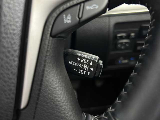 トヨタ ランドクルーザー ZX G－フロンティア 宮城県 2016(平28)年 0.6万km ホワイトパールクリスタルシャイン ４ＷＤ　/サンルーフ　/純正９インチナビ(CD/DVD/BT/フルセグTV/HDMI)/リヤシートエンターテインメント/WALDエアロ/2本出マフラー/ルーフレール/クールボックス　/バックカメラ　/前後コーナーセンサー　/トヨタセーフティセンス/　・プリクラッシュセーフティ/　・レーダークルーズコントロール/　・レーンディパーチャーアラート/　・ブラインドスポットモニター/　・オートマチックハイビーム/オートライト/LEDライト/ビルトインETC2.0/純正アルミホイール/パワーバックドア/フルエアロ/全席パワーシート/全席シートヒーター　/前席エアシート/シートメモリー/ステアリングヒーター/ステアリングスイッチ/純正フロアマット/レザーシート/レザーステアリング/サイドバイザー/禁煙車