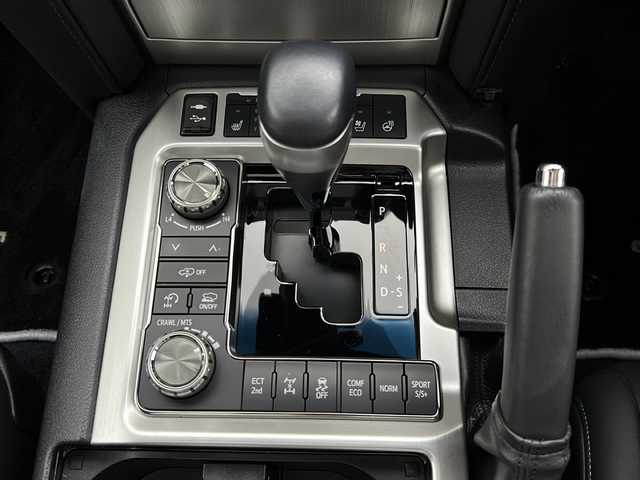 トヨタ ランドクルーザー ZX G－フロンティア 宮城県 2016(平28)年 0.6万km ホワイトパールクリスタルシャイン ４ＷＤ　/サンルーフ　/純正９インチナビ(CD/DVD/BT/フルセグTV/HDMI)/リヤシートエンターテインメント/WALDエアロ/2本出マフラー/ルーフレール/クールボックス　/バックカメラ　/前後コーナーセンサー　/トヨタセーフティセンス/　・プリクラッシュセーフティ/　・レーダークルーズコントロール/　・レーンディパーチャーアラート/　・ブラインドスポットモニター/　・オートマチックハイビーム/オートライト/LEDライト/ビルトインETC2.0/純正アルミホイール/パワーバックドア/フルエアロ/全席パワーシート/全席シートヒーター　/前席エアシート/シートメモリー/ステアリングヒーター/ステアリングスイッチ/純正フロアマット/レザーシート/レザーステアリング/サイドバイザー/禁煙車
