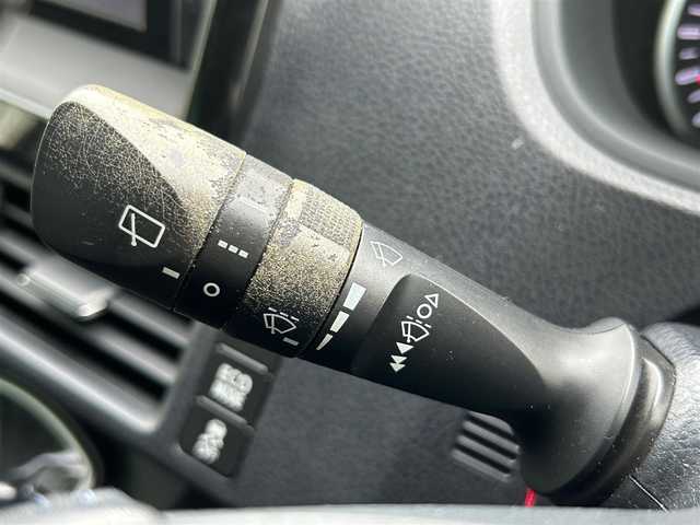 トヨタ ヴォクシー ZS 静岡県 2014(平26)年 4.8万km ブラック エンジンスタートボタン/パワーステアリング/パワーウィンドウ/アイドリングストップ/スマートキー/Bluetooth/後席用モニター/SDナビ（NSZT-W626)/3列シート/純正フロアマット/布シート/両側パワースライドドア/エアロパーツ（モデリスタ）/純正アルミホイール/ABS/横滑り防止装置/オートライト/LED/Wエアバッグ