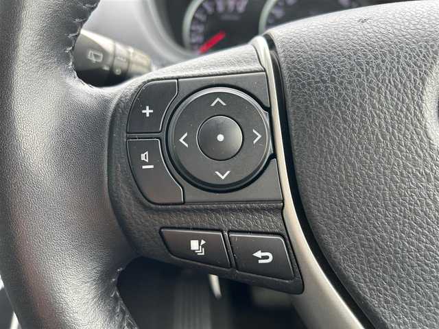 トヨタ ヴォクシー ZS 静岡県 2014(平26)年 4.8万km ブラック エンジンスタートボタン/パワーステアリング/パワーウィンドウ/アイドリングストップ/スマートキー/Bluetooth/後席用モニター/SDナビ（NSZT-W626)/3列シート/純正フロアマット/布シート/両側パワースライドドア/エアロパーツ（モデリスタ）/純正アルミホイール/ABS/横滑り防止装置/オートライト/LED/Wエアバッグ