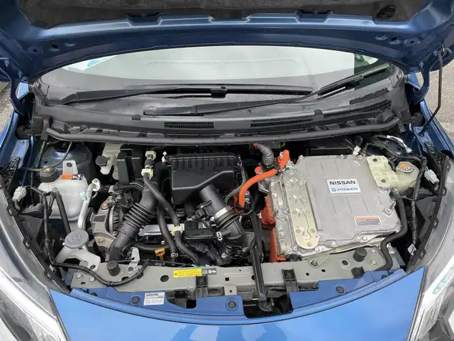 日産 ノート e－パワー メダリスト 千葉県 2019(令1)年 0.8万km シャイニングブルー 純正SDナビ/ (フルセグTV/CD/DVD/SD/AUX/Bluetooth)/アラウンドビューモニター/ドライブレコーダー (DRV-830)/ETC/クルーズコントロール/インテリジェントエマージェンシーブレーキ/インテリジェントルームミラー/前後コーナーセンサー/オートライト/LEDヘッドライト/フォグランプ/ウィンカー付き電動格納ミラー/ドアバイザー/プッシュエンジンスタート/スマートキー/純正フロアマット/純正15インチアルミホイール