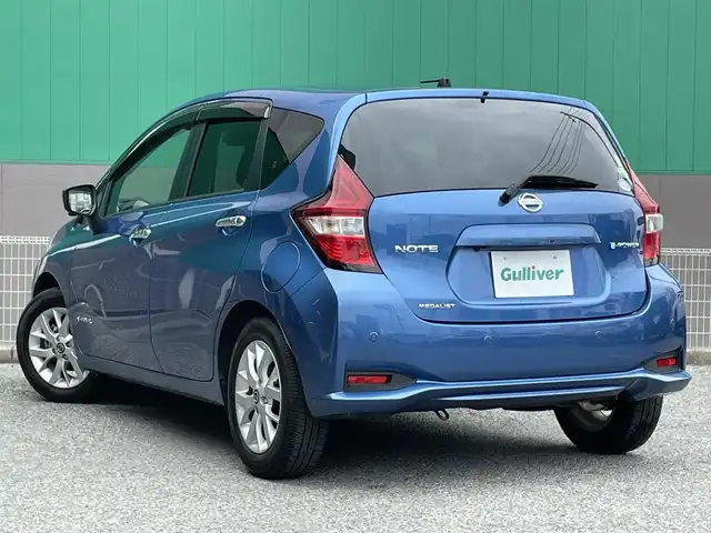 日産 ノート e－パワー メダリスト 千葉県 2019(令1)年 0.8万km シャイニングブルー 純正SDナビ/ (フルセグTV/CD/DVD/SD/AUX/Bluetooth)/アラウンドビューモニター/ドライブレコーダー (DRV-830)/ETC/クルーズコントロール/インテリジェントエマージェンシーブレーキ/インテリジェントルームミラー/前後コーナーセンサー/オートライト/LEDヘッドライト/フォグランプ/ウィンカー付き電動格納ミラー/ドアバイザー/プッシュエンジンスタート/スマートキー/純正フロアマット/純正15インチアルミホイール