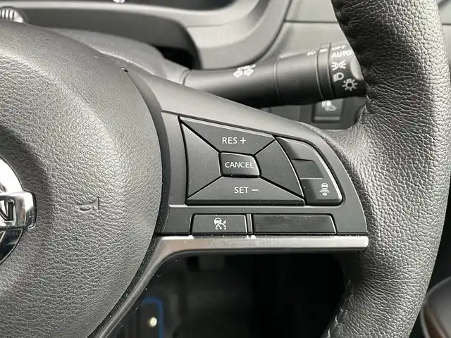 日産 ノート e－パワー メダリスト 千葉県 2019(令1)年 0.8万km シャイニングブルー 純正SDナビ/ (フルセグTV/CD/DVD/SD/AUX/Bluetooth)/アラウンドビューモニター/ドライブレコーダー (DRV-830)/ETC/クルーズコントロール/インテリジェントエマージェンシーブレーキ/インテリジェントルームミラー/前後コーナーセンサー/オートライト/LEDヘッドライト/フォグランプ/ウィンカー付き電動格納ミラー/ドアバイザー/プッシュエンジンスタート/スマートキー/純正フロアマット/純正15インチアルミホイール