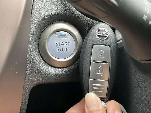 日産 ノート e－パワー メダリスト 千葉県 2019(令1)年 0.8万km シャイニングブルー 純正SDナビ/ (フルセグTV/CD/DVD/SD/AUX/Bluetooth)/アラウンドビューモニター/ドライブレコーダー (DRV-830)/ETC/クルーズコントロール/インテリジェントエマージェンシーブレーキ/インテリジェントルームミラー/前後コーナーセンサー/オートライト/LEDヘッドライト/フォグランプ/ウィンカー付き電動格納ミラー/ドアバイザー/プッシュエンジンスタート/スマートキー/純正フロアマット/純正15インチアルミホイール