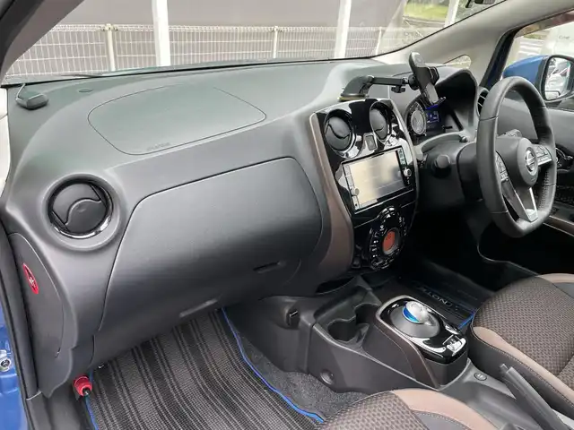 日産 ノート e－パワー メダリスト 千葉県 2019(令1)年 0.8万km シャイニングブルー 純正SDナビ/ (フルセグTV/CD/DVD/SD/AUX/Bluetooth)/アラウンドビューモニター/ドライブレコーダー (DRV-830)/ETC/クルーズコントロール/インテリジェントエマージェンシーブレーキ/インテリジェントルームミラー/前後コーナーセンサー/オートライト/LEDヘッドライト/フォグランプ/ウィンカー付き電動格納ミラー/ドアバイザー/プッシュエンジンスタート/スマートキー/純正フロアマット/純正15インチアルミホイール