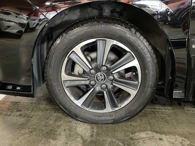 トヨタ ノア Si ダブルバイビー 静岡県 2018(平30)年 6.2万km ブラック 【安全装備】/トヨタセーフティセンス/プリクラッシュセーフティ/（レーザーレーダー・単眼カメラ方式）/（自車車速約30km/hから80km/h間：ブレーキアシスト機能発動）/（自車車速約10km/hから80km/h間踏力無時：約30km/h減速）/レーンディパーチャーアラート/（作動車速50km/h以上時）/オートマチックハイビーム/（作動車速30km/h以上時）/先行車発進お知らせ機能/【主要装備】/純正１０インチナビ　/後席フリップダウンモニター　/ハーフレザーシート　/両側パワースライドドア　/ビルトインＥＴＣ　/オートライト　/アイドリングストップ　/ＬＥＤヘッドライト　/クルーズコントロール　/プッシュスタート/スマートキー/純正16インチアルミホイール