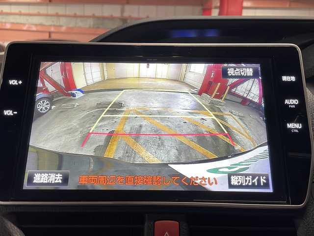 トヨタ ノア Si ダブルバイビー 静岡県 2018(平30)年 6.2万km ブラック 【安全装備】/トヨタセーフティセンス/プリクラッシュセーフティ/（レーザーレーダー・単眼カメラ方式）/（自車車速約30km/hから80km/h間：ブレーキアシスト機能発動）/（自車車速約10km/hから80km/h間踏力無時：約30km/h減速）/レーンディパーチャーアラート/（作動車速50km/h以上時）/オートマチックハイビーム/（作動車速30km/h以上時）/先行車発進お知らせ機能/【主要装備】/純正１０インチナビ　/後席フリップダウンモニター　/ハーフレザーシート　/両側パワースライドドア　/ビルトインＥＴＣ　/オートライト　/アイドリングストップ　/ＬＥＤヘッドライト　/クルーズコントロール　/プッシュスタート/スマートキー/純正16インチアルミホイール