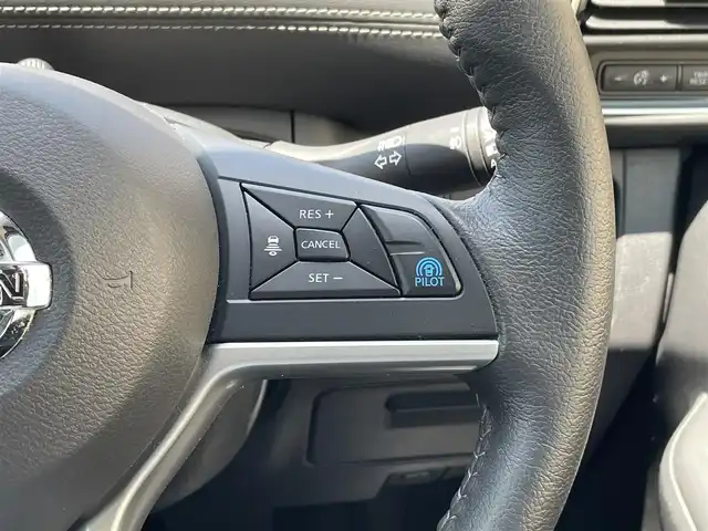 日産 セレナ e－パワー ハイウェイスター V 東京都 2019(令1)年 2.3万km カシミヤグレージュ 純正11型ナビ/アラウンドビューモニター/天吊モニター/デジタルミラー/エマージェンシーブレーキ/車線逸脱警報/ソナー/プロパイロット/ハンズフリーオートスライドドア/ＥＴＣ/ドライブレコーダー