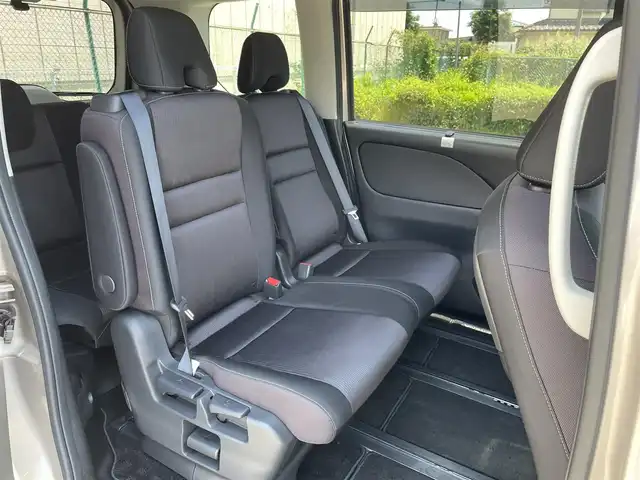 日産 セレナ e－パワー ハイウェイスター V 東京都 2019(令1)年 2.3万km カシミヤグレージュ 純正11型ナビ/アラウンドビューモニター/天吊モニター/デジタルミラー/エマージェンシーブレーキ/車線逸脱警報/ソナー/プロパイロット/ハンズフリーオートスライドドア/ＥＴＣ/ドライブレコーダー