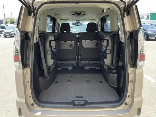 日産 セレナ e－パワー ハイウェイスター V 東京都 2019(令1)年 2.3万km カシミヤグレージュ 純正11型ナビ/アラウンドビューモニター/天吊モニター/デジタルミラー/エマージェンシーブレーキ/車線逸脱警報/ソナー/プロパイロット/ハンズフリーオートスライドドア/ＥＴＣ/ドライブレコーダー