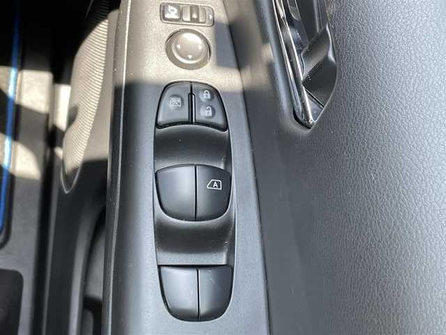 日産 セレナ e－パワー ハイウェイスター V 東京都 2019(令1)年 2.3万km カシミヤグレージュ 純正11型ナビ/アラウンドビューモニター/デジタルミラー/エマージェンシーブレーキ/車線逸脱警報/ソナー/プロパイロット/ハンズフリーオートスライドドア/ＥＴＣ/ドライブレコーダー
