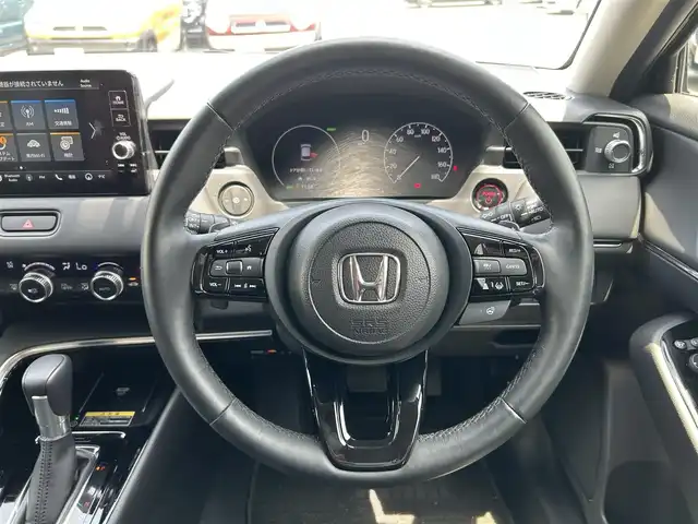 ホンダ ヴェゼル ハイブリッド e:HEV Z 静岡県 2023(令5)年 1.4万km クリスタルブラックパール ホンダセンシング/純正ディスプレイオーディオ/(AM/FM/BT/Applecarplay/androidauto)/フルセグTV/バックカメラ/ビルトインETC2.0/レーダークルーズコントロール/ハーフレザーシート/前席シートヒーター/ステアリングヒーター/パワーバックドア/前後コーナーセンサー/衝突被害軽減システム/横滑り防止装置/レーンキープアシスト/盗難防止装置/電動パーキングブレーキ/オートホールド/LEDヘッドライト/シーケンシャルターンランプ/オートマチックハイビーム/左右独立フルオートエアコン/そよ風アウトレット/スマートキー/プッシュスタート