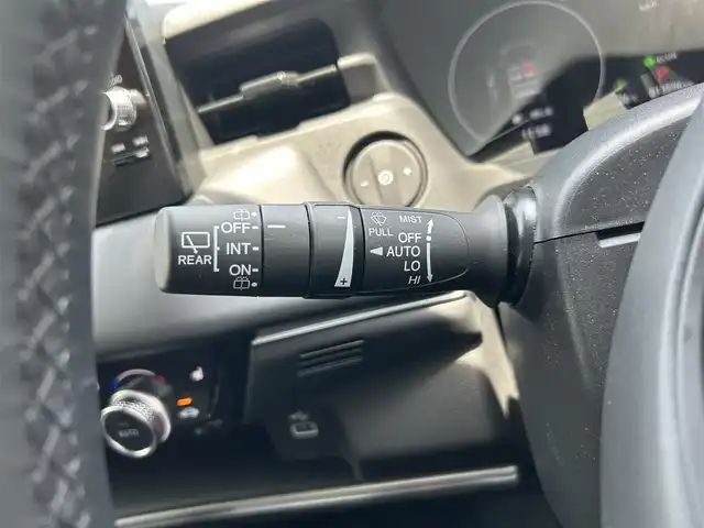 ホンダ ヴェゼル ハイブリッド e:HEV Z 静岡県 2023(令5)年 1.4万km クリスタルブラックパール ホンダセンシング/純正ディスプレイオーディオ/(AM/FM/BT/Applecarplay/androidauto)/フルセグTV/バックカメラ/ビルトインETC2.0/レーダークルーズコントロール/ハーフレザーシート/前席シートヒーター/ステアリングヒーター/パワーバックドア/前後コーナーセンサー/衝突被害軽減システム/横滑り防止装置/レーンキープアシスト/盗難防止装置/電動パーキングブレーキ/オートホールド/LEDヘッドライト/シーケンシャルターンランプ/オートマチックハイビーム/左右独立フルオートエアコン/そよ風アウトレット/スマートキー/プッシュスタート