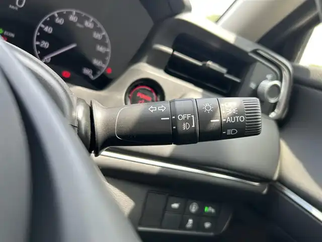 ホンダ ヴェゼル ハイブリッド e:HEV Z 静岡県 2023(令5)年 1.4万km クリスタルブラックパール ホンダセンシング/純正ディスプレイオーディオ/(AM/FM/BT/Applecarplay/androidauto)/フルセグTV/バックカメラ/ビルトインETC2.0/レーダークルーズコントロール/ハーフレザーシート/前席シートヒーター/ステアリングヒーター/パワーバックドア/前後コーナーセンサー/衝突被害軽減システム/横滑り防止装置/レーンキープアシスト/盗難防止装置/電動パーキングブレーキ/オートホールド/LEDヘッドライト/シーケンシャルターンランプ/オートマチックハイビーム/左右独立フルオートエアコン/そよ風アウトレット/スマートキー/プッシュスタート