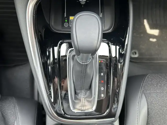 ホンダ ヴェゼル ハイブリッド e:HEV Z 静岡県 2023(令5)年 1.4万km クリスタルブラックパール ホンダセンシング/純正ディスプレイオーディオ/(AM/FM/BT/Applecarplay/androidauto)/フルセグTV/バックカメラ/ビルトインETC2.0/レーダークルーズコントロール/ハーフレザーシート/前席シートヒーター/ステアリングヒーター/パワーバックドア/前後コーナーセンサー/衝突被害軽減システム/横滑り防止装置/レーンキープアシスト/盗難防止装置/電動パーキングブレーキ/オートホールド/LEDヘッドライト/シーケンシャルターンランプ/オートマチックハイビーム/左右独立フルオートエアコン/そよ風アウトレット/スマートキー/プッシュスタート